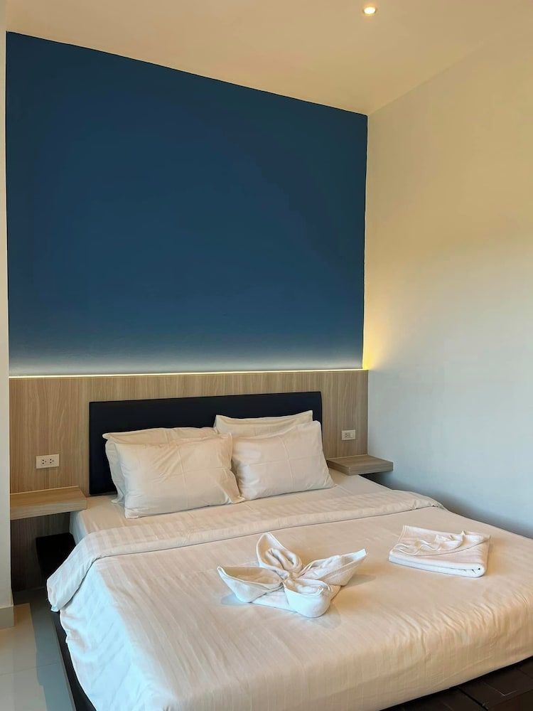 Suite, Pool Access
