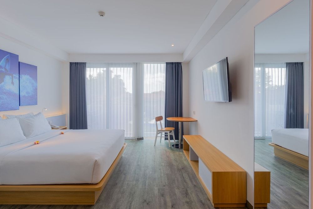 Kuta Beach Club Hotel Premium Room, 1 Queen Bed, Pool View 2