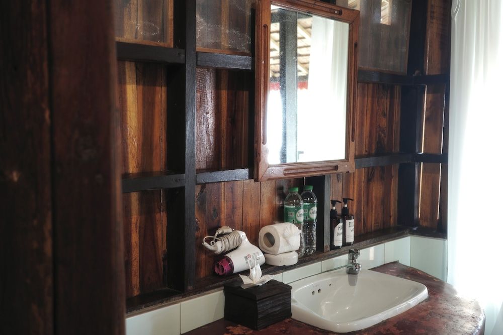 Phi Phi Relax Beach Resort Bungalow with Balcony - Fan Room 5