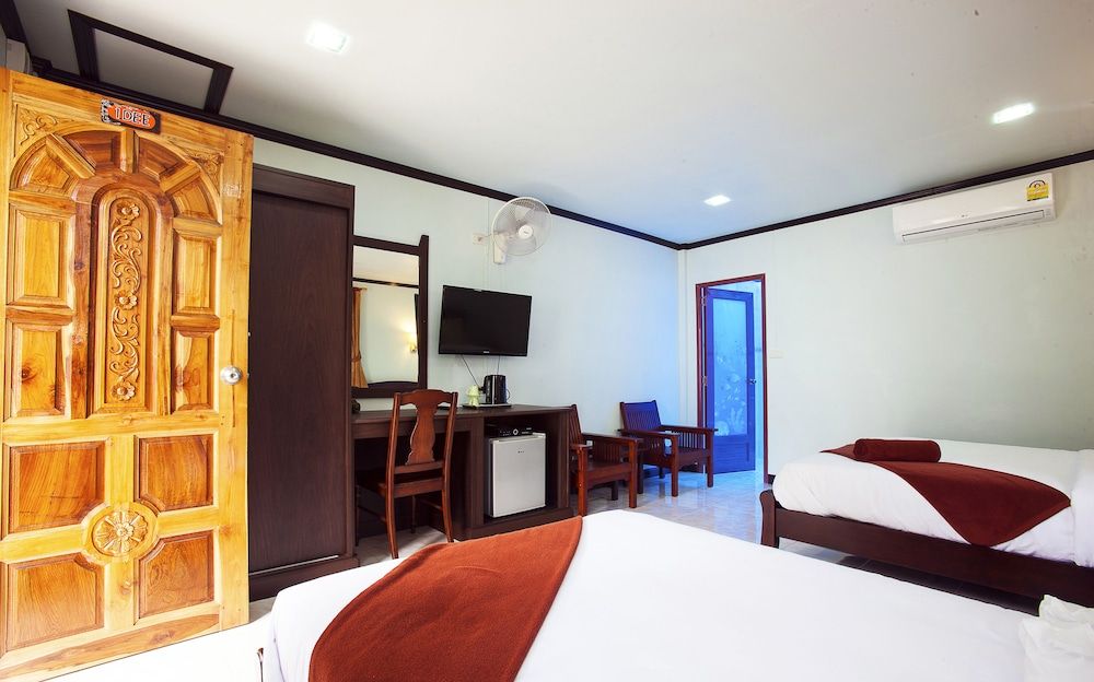 Deluxe Triple Room (Family Bungalow Air-Condition)