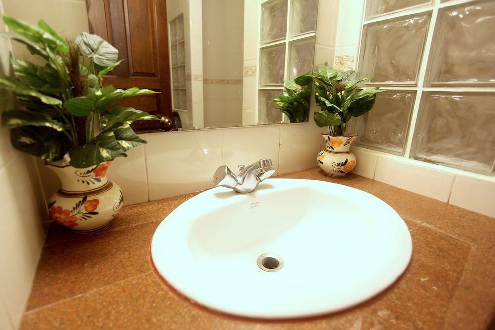 Paradise Inn Standard Room 6