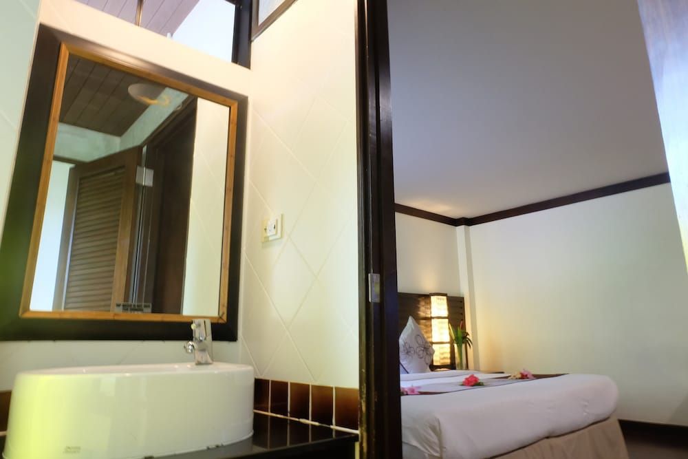 Lanta Mermaid Boutique House Superior Room 8