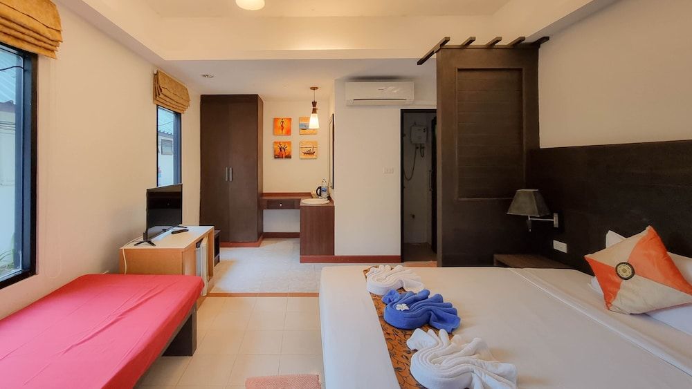 Standard Room, 1 Bedroom, Partial Ocean View