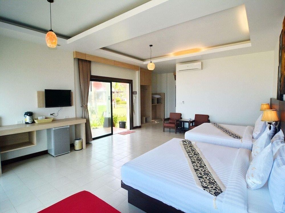 Family Room, Beachfront