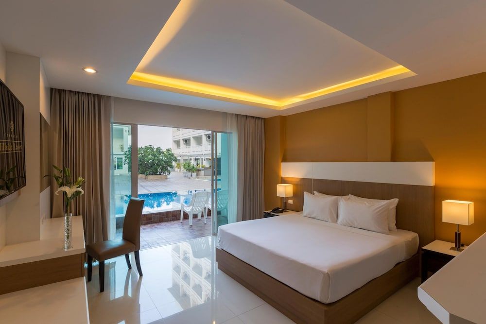 Deluxe Room, Pool Access