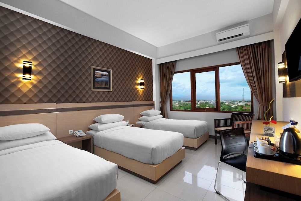 Lombok Raya Hotel Family/Triple Room 3