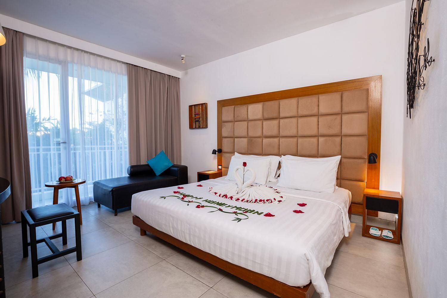 Deluxe Pool Access Room