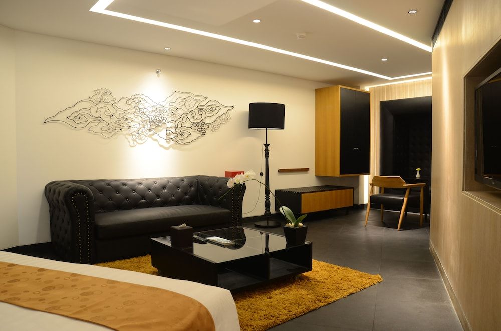 THE 1O1 Bali Fontana Seminyak Suite 11