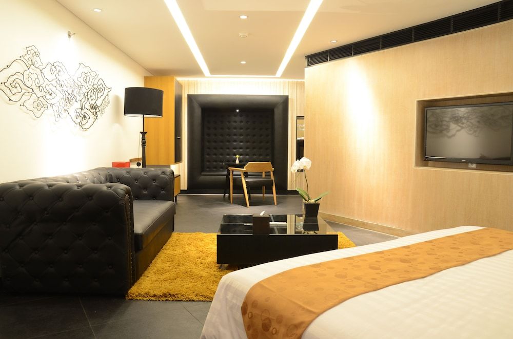 THE 1O1 Bali Fontana Seminyak Suite 4