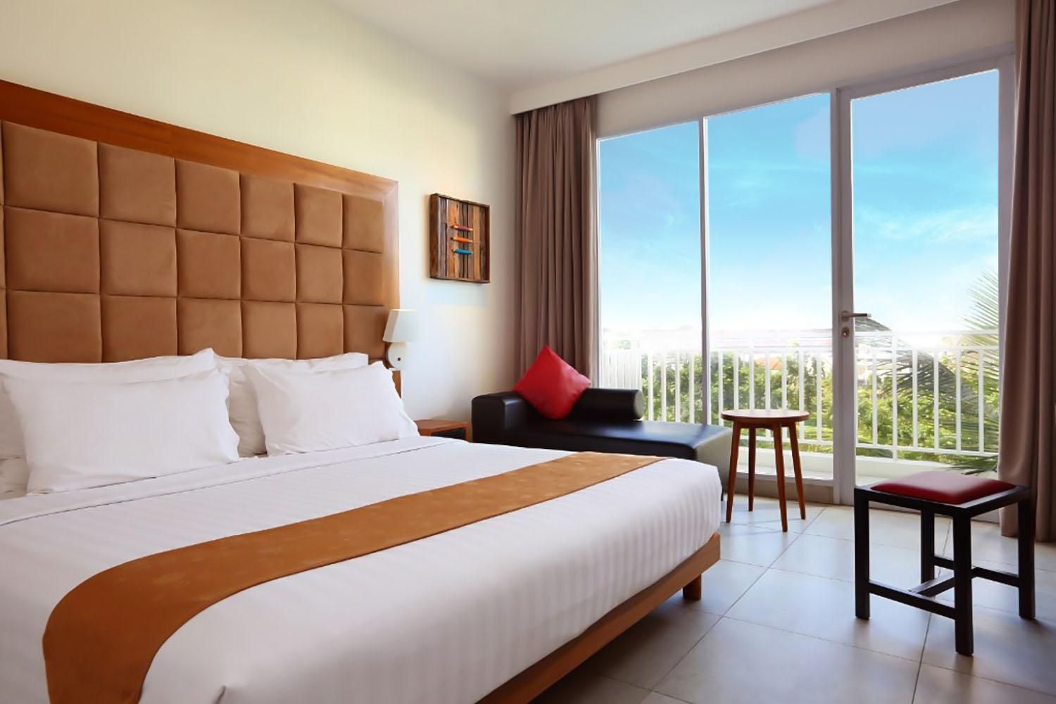 Deluxe Pool Access Room