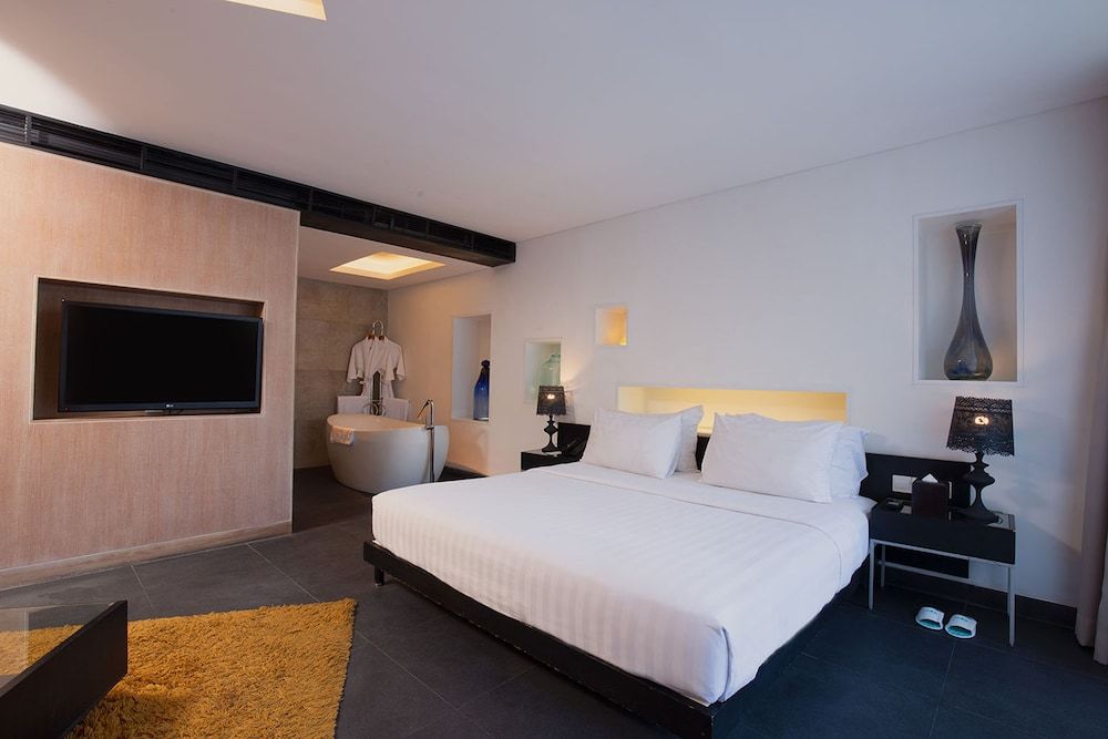 THE 1O1 Bali Fontana Seminyak Suite 3