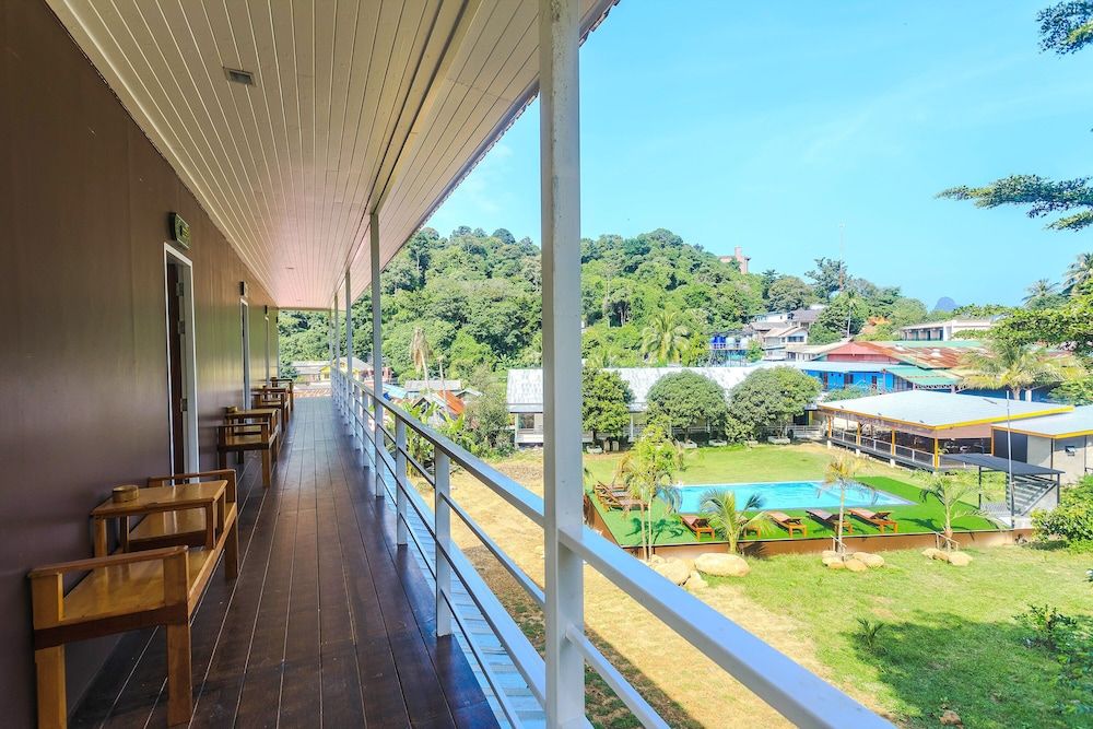 Phi Phi Chang Grand Resort & Spa Deluxe Room (New Wing) 8