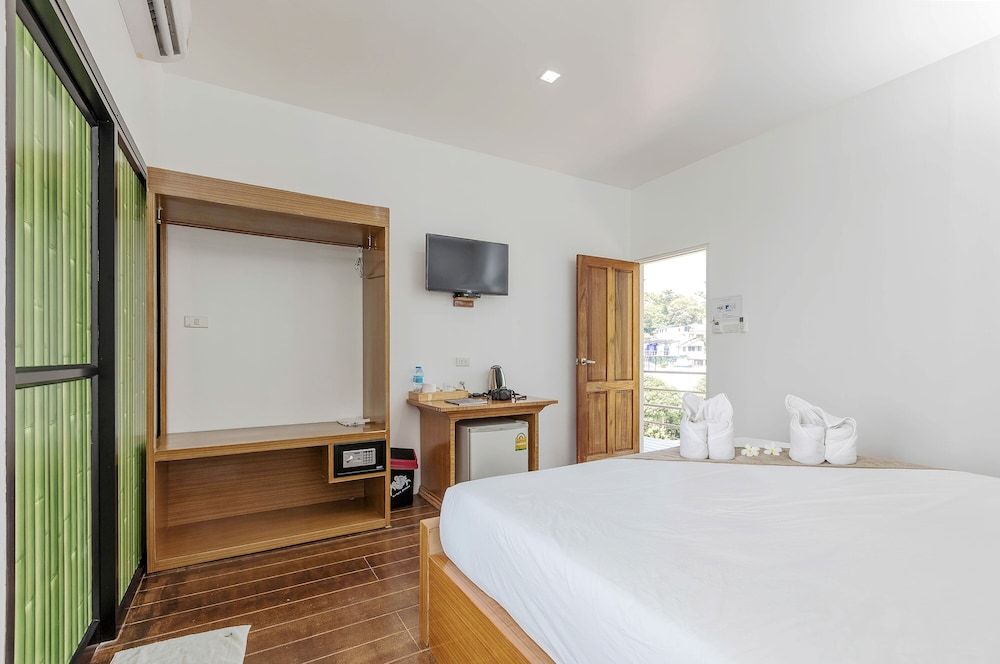 Phi Phi Chang Grand Resort & Spa Deluxe Room (New Wing) 5