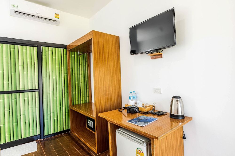 Phi Phi Chang Grand Resort & Spa Deluxe Room (New Wing) 11