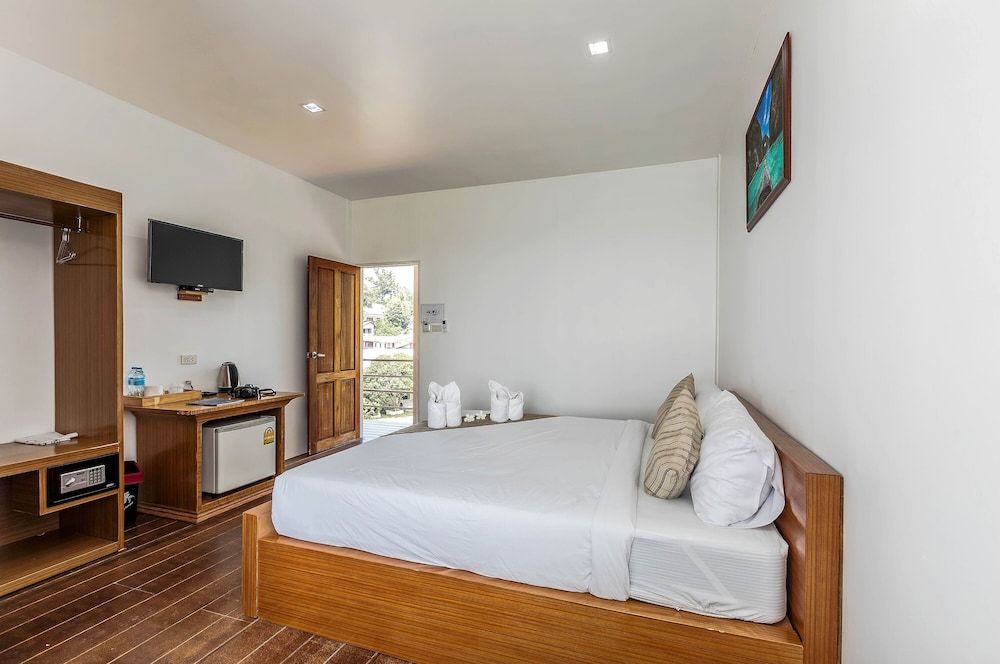 Phi Phi Chang Grand Resort & Spa Deluxe Room (New Wing) 4