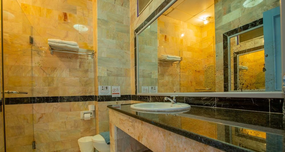 In On The Beach Deluxe Twin Room 6