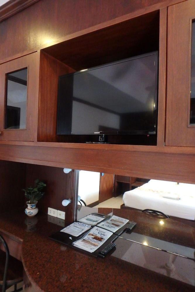 Karon Café Inn Standard Room 8