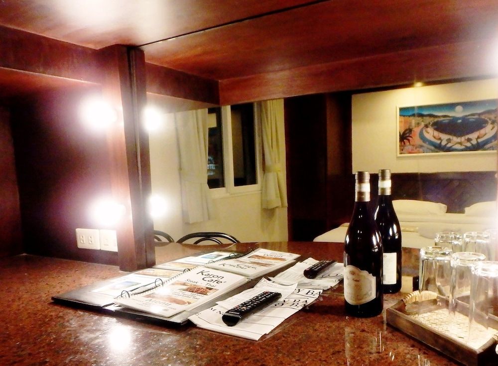 Karon Café Inn Standard Room 6