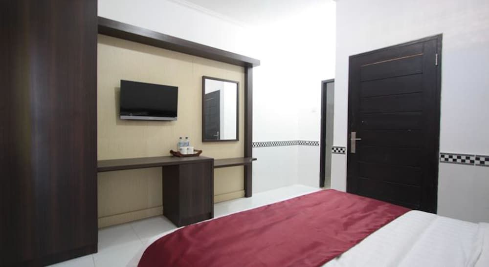 Bakung Sunset Hotel Deluxe Room 3