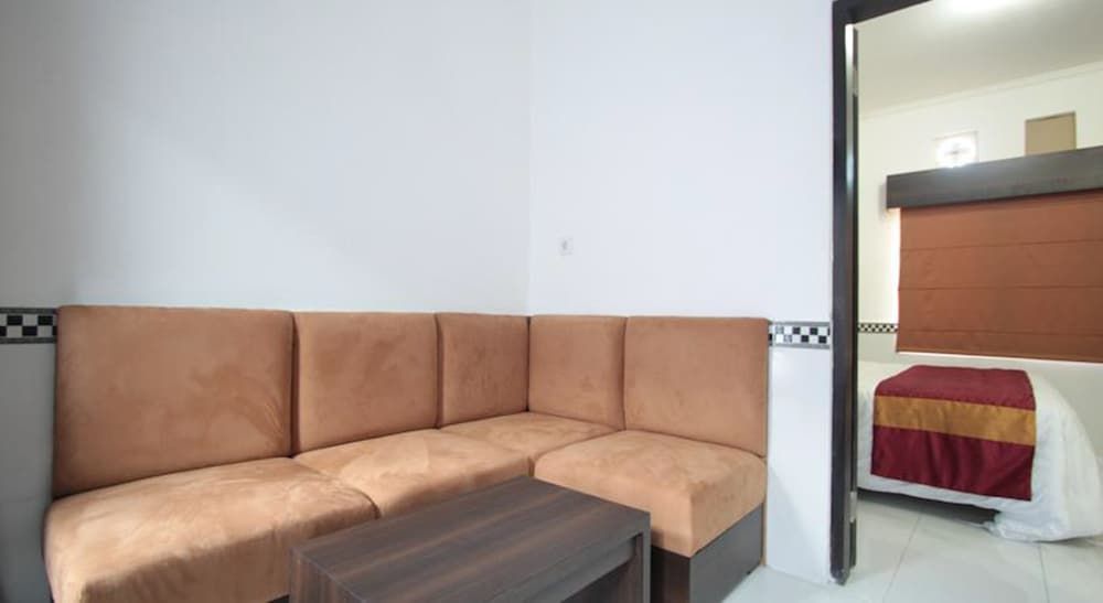 Bakung Sunset Hotel Deluxe Room 6