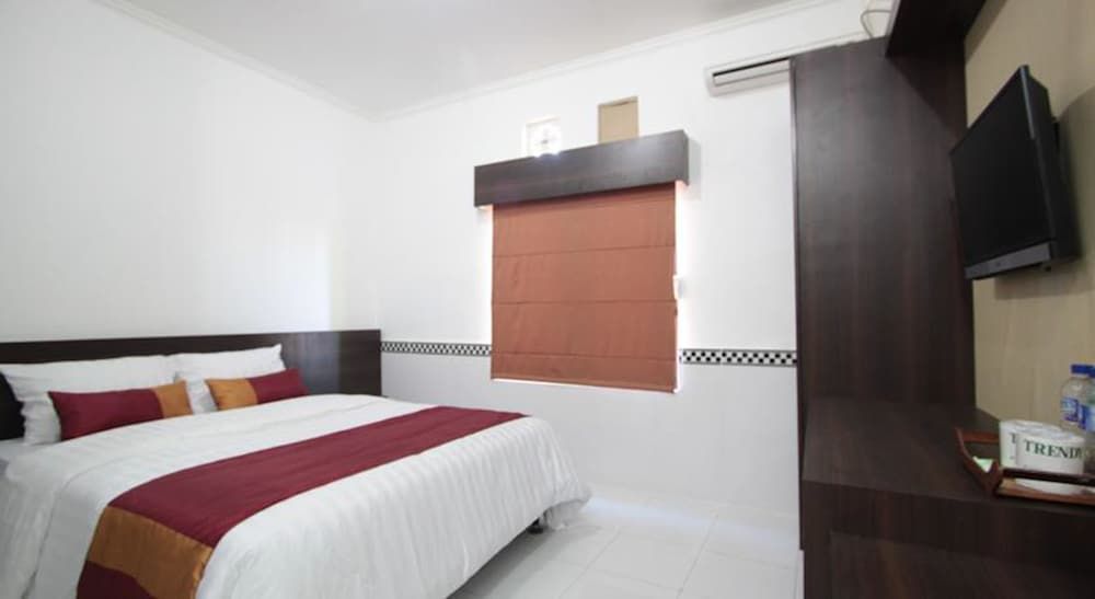Bakung Sunset Hotel Deluxe Room 2