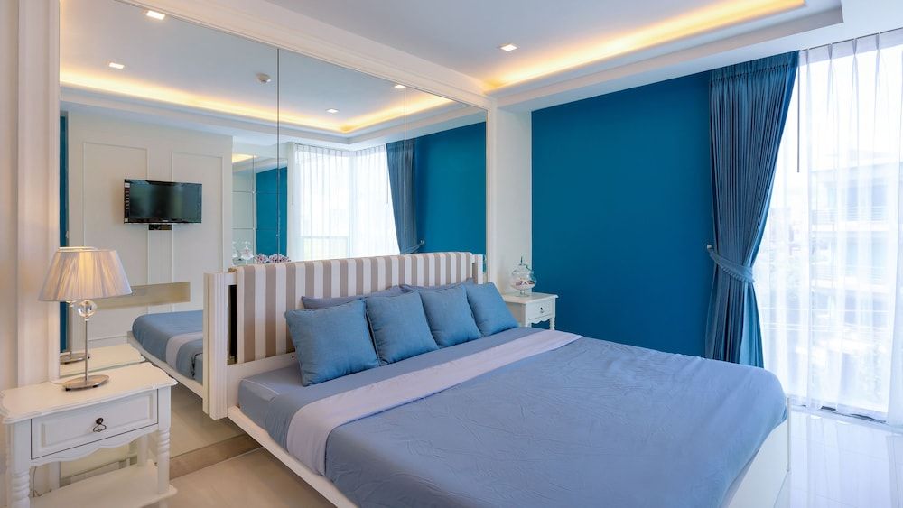 1-Bedroom Grand Suite with Sofa Bed