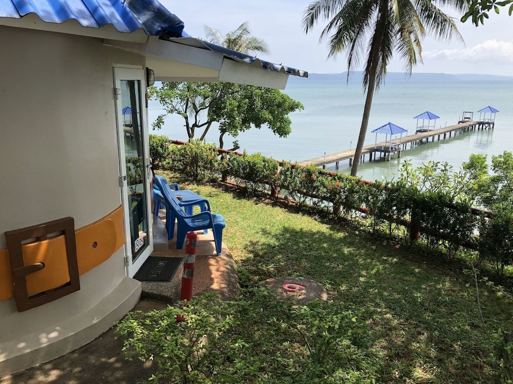 Koh Mak Buri Hut Natural Resort Superior Seaview 5