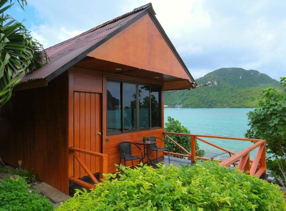 undefined The Cobble Beach 10