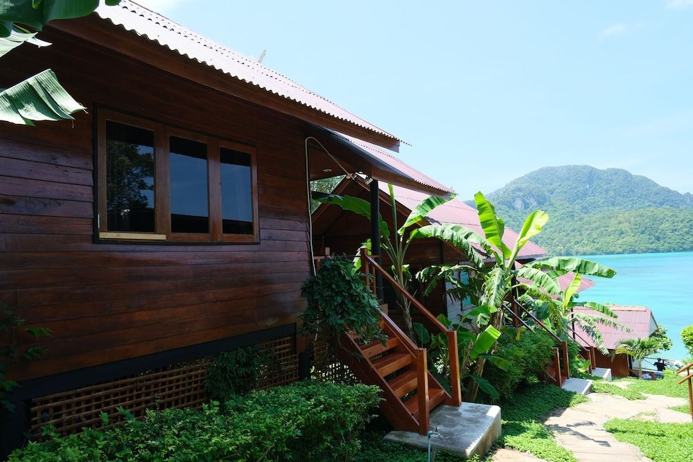 undefined The Cobble Beach 8