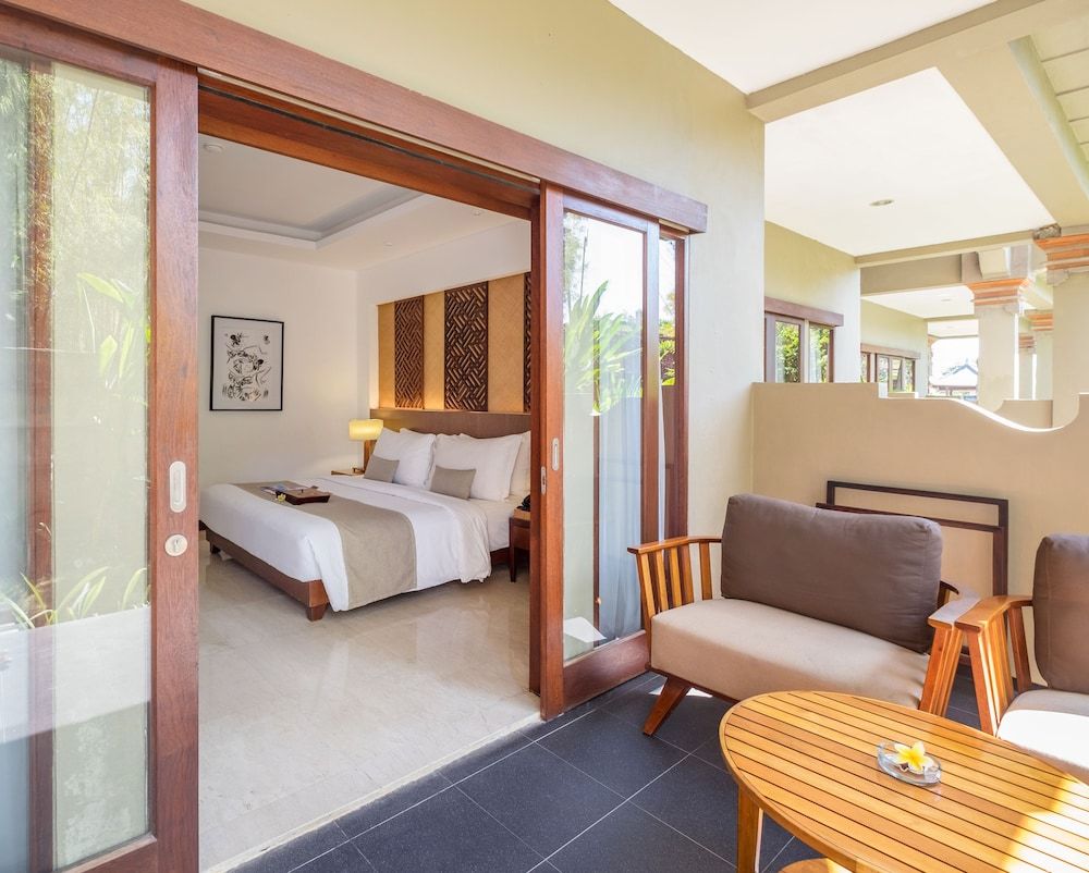 Classic Deluxe Room Double Bed with Garden View