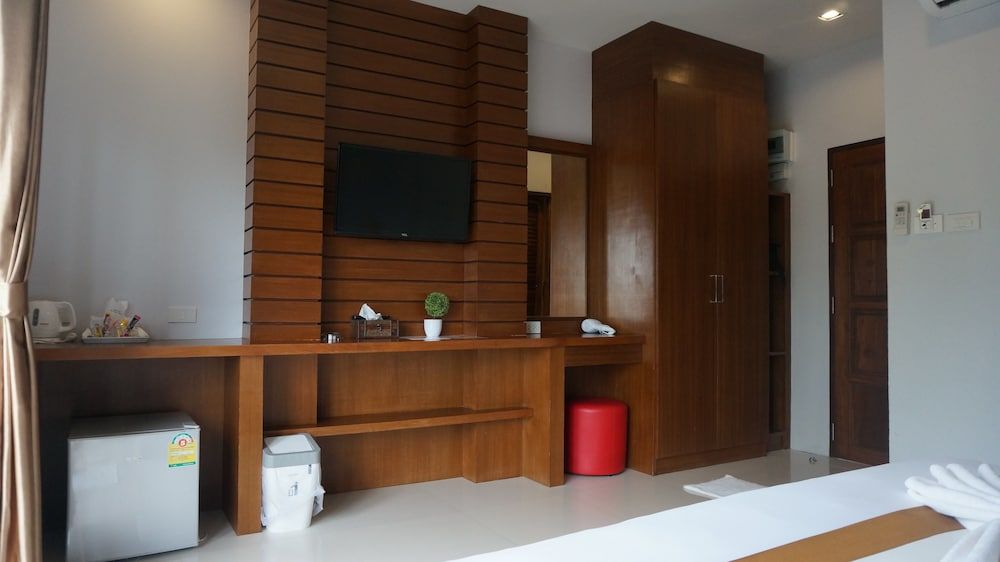 Lanta Intanin Resort Superior Room 15