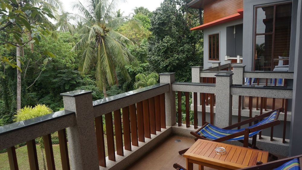Lanta Intanin Resort Deluxe Double Room 6