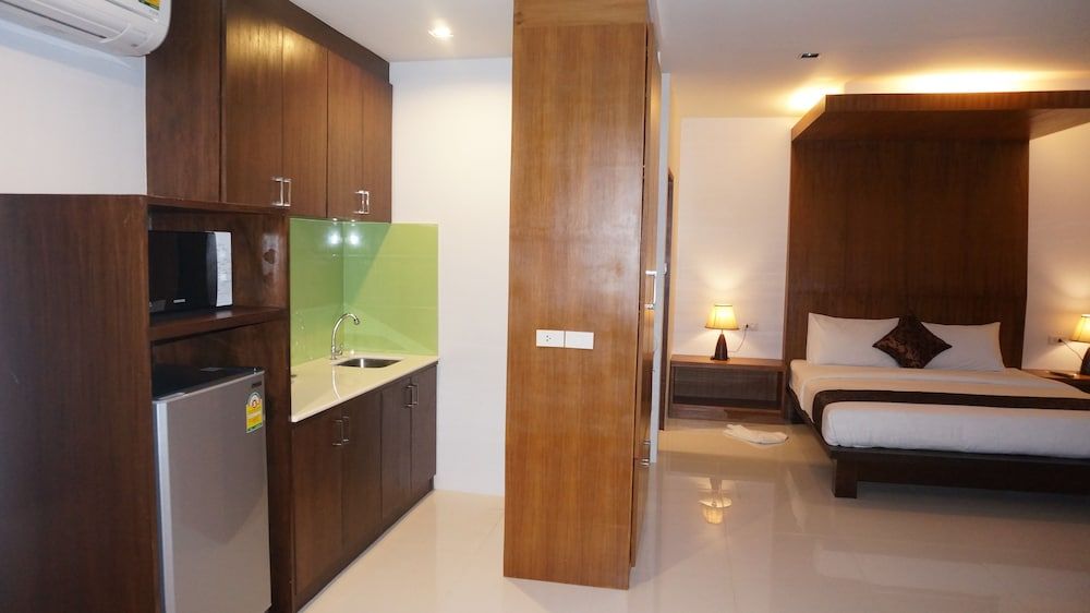Lanta Intanin Resort Family Room (Deluxe) 8