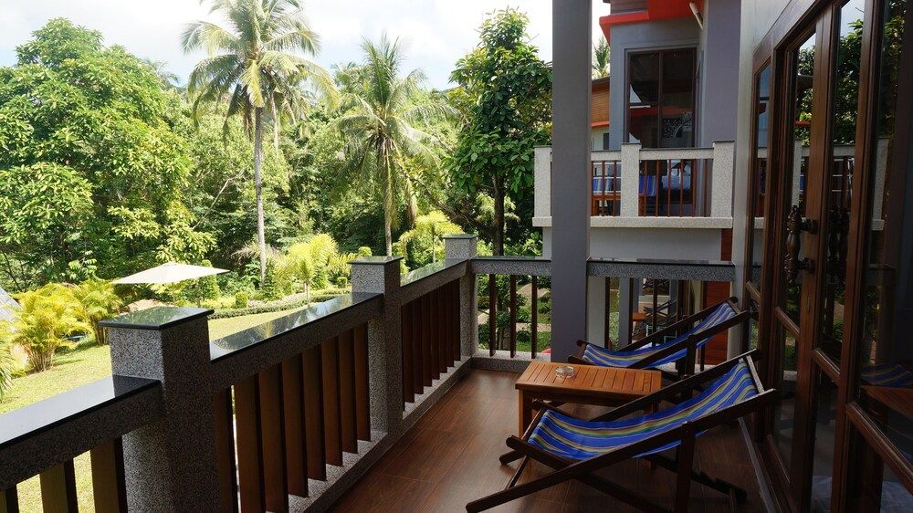 Lanta Intanin Resort Deluxe Double Room 8