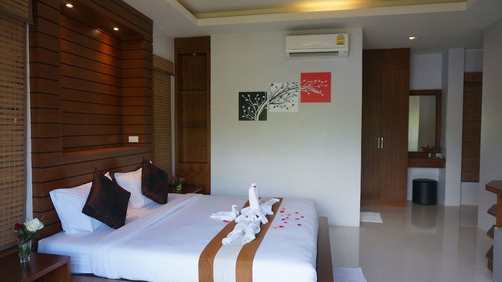Lanta Intanin Resort Deluxe Double Room 4