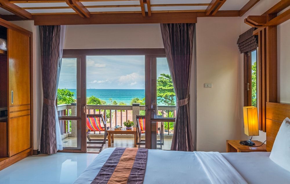 Deluxe Seaview ( Third Floor)