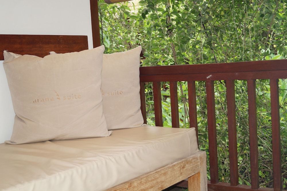 Arana Suite Family Room 2