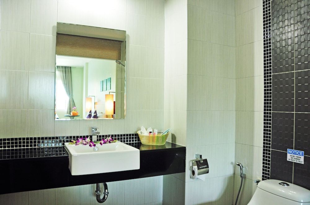 Am Surin Place Deluxe Room (Pool Side) 6