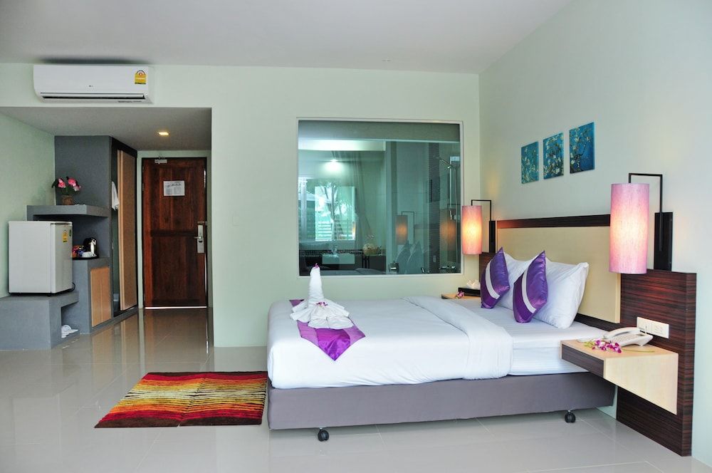 Am Surin Place Deluxe Room (Pool Side) 2
