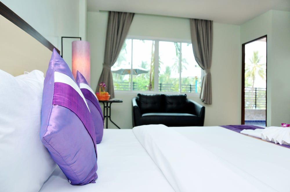 Am Surin Place Deluxe Room (Pool Side) 4