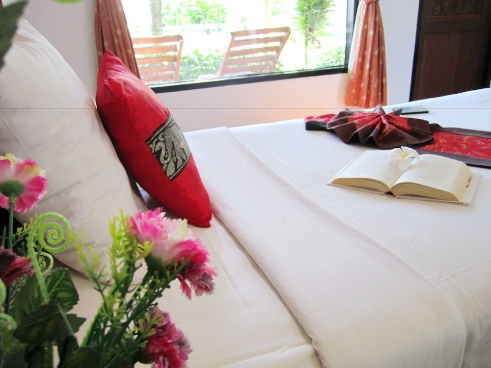 Lanta Il Mare Beach Resort Deluxe Double or Twin Room 2