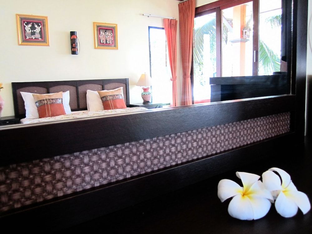 Lanta Il Mare Beach Resort Villa, Garden Area 5