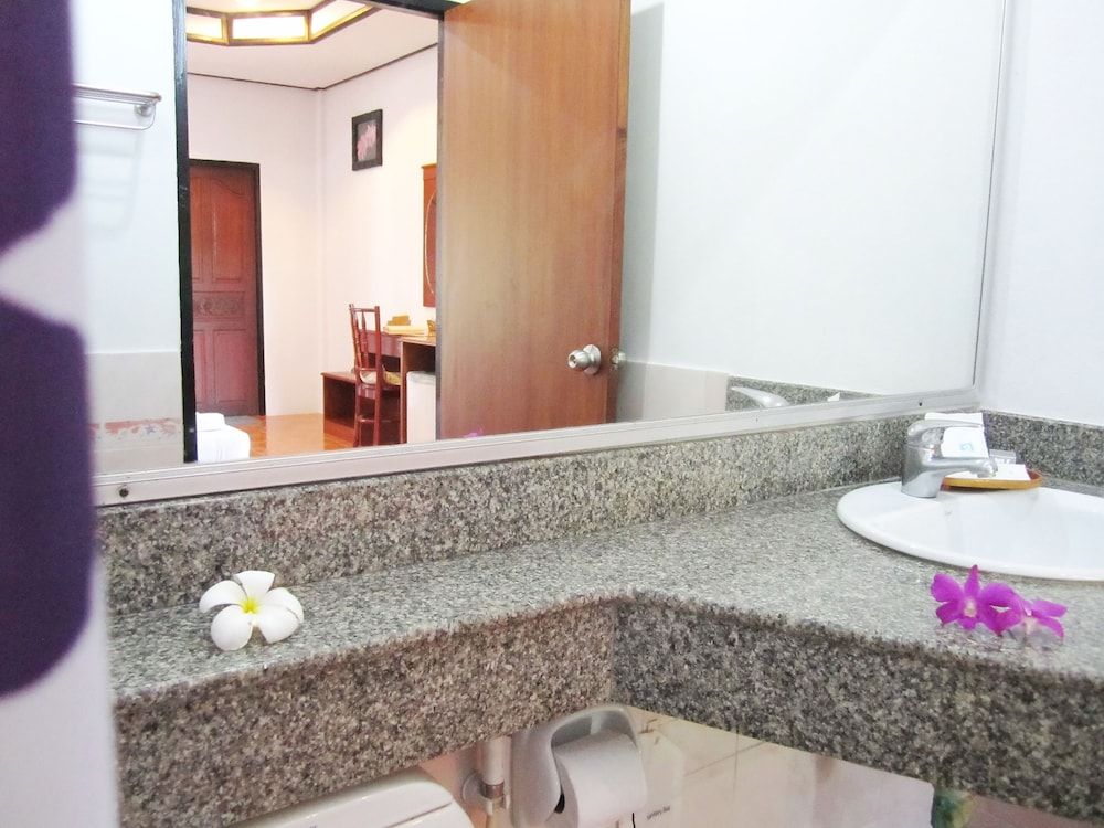 Lanta Il Mare Beach Resort Deluxe Double or Twin Room 7