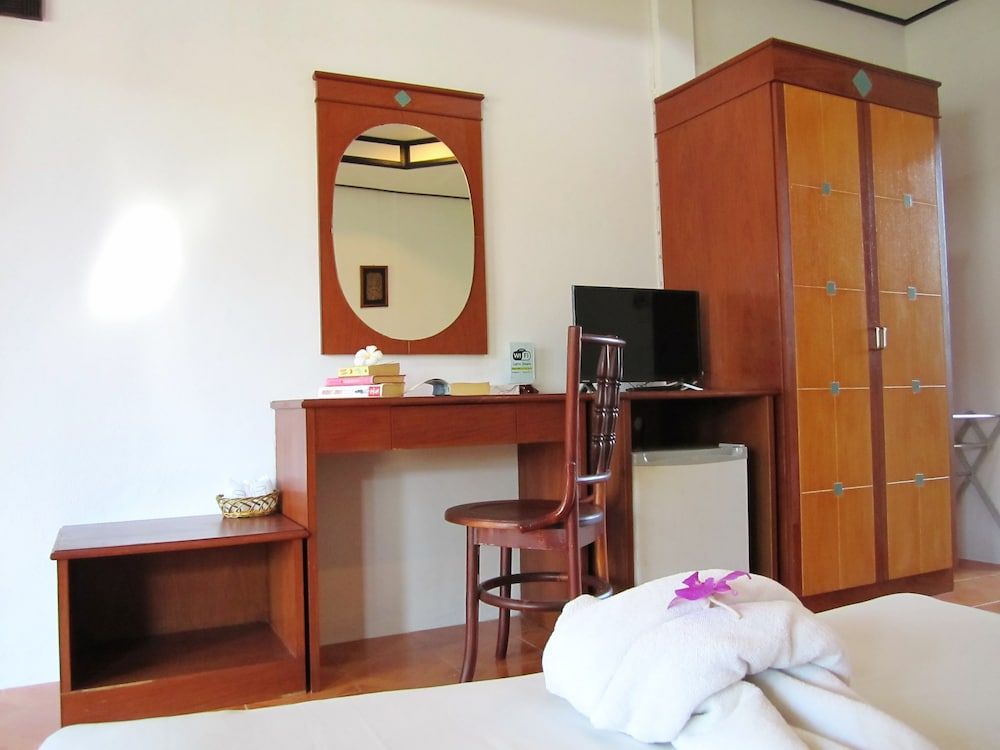 Lanta Il Mare Beach Resort Deluxe Double or Twin Room 5