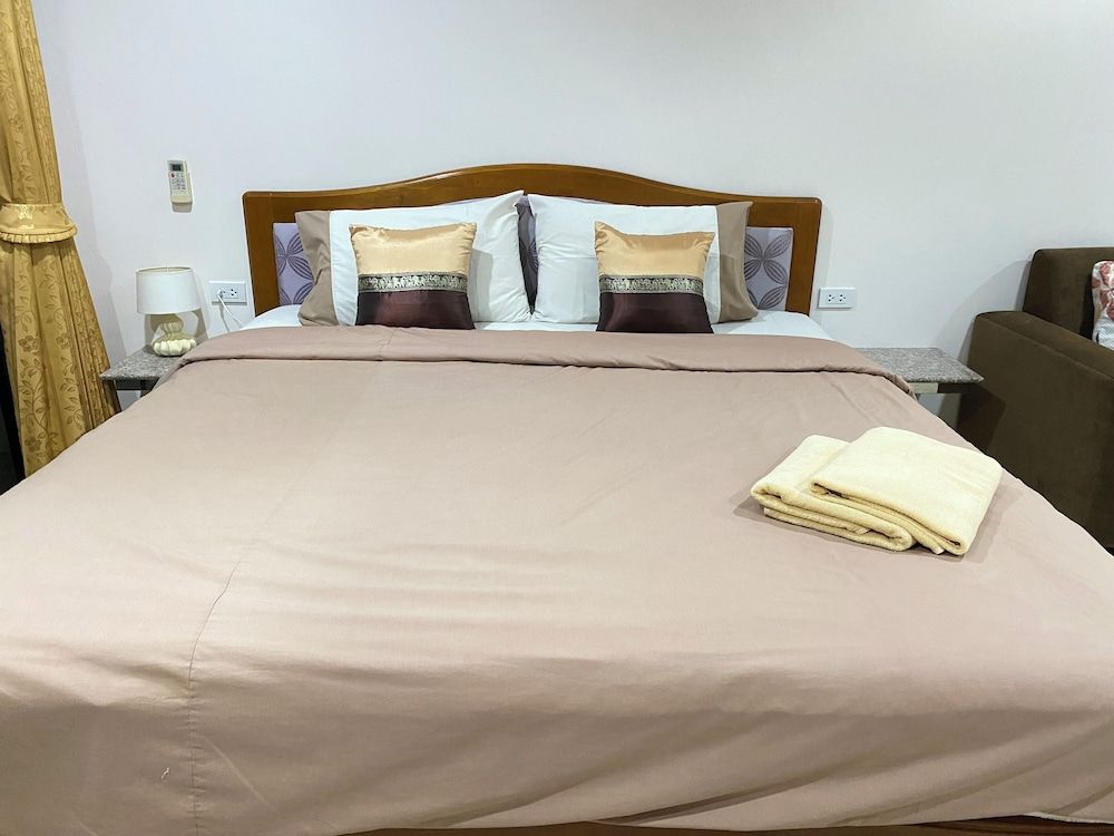 Superior Room, 1 King Bed, Non Smoking, Microwave