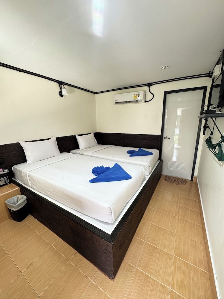 Phi Phi Nice Beach Resort Standard Twin Room 4