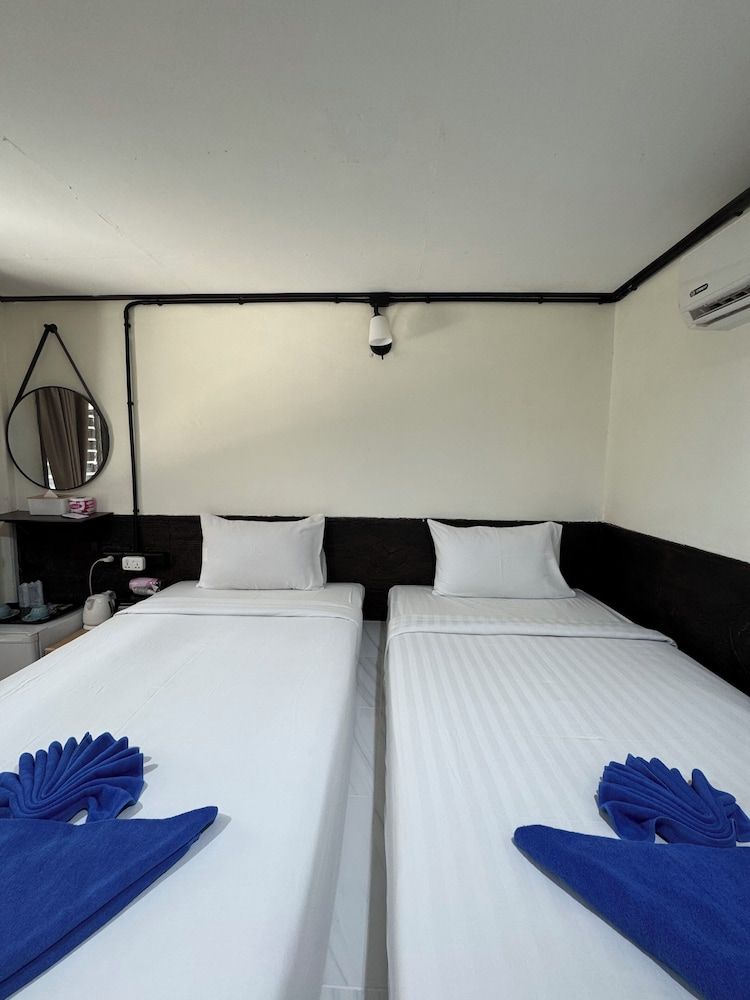 Phi Phi Nice Beach Resort Standard Twin Room 2