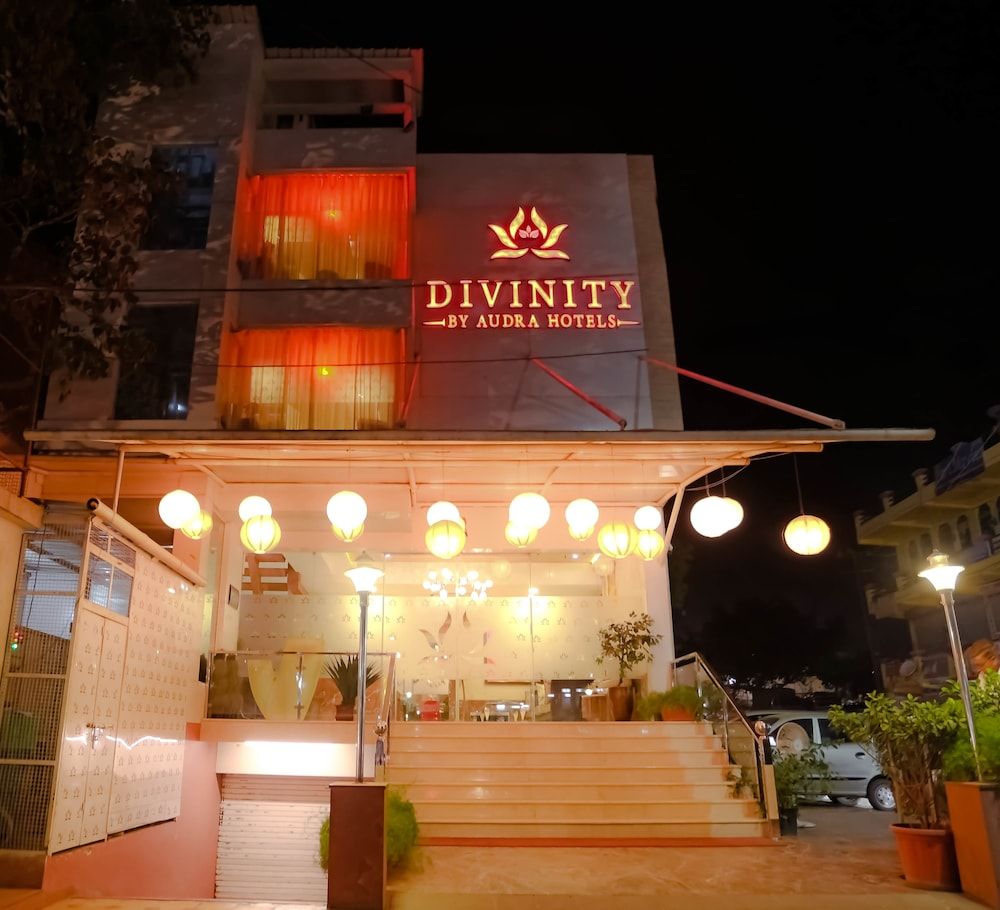 Front of property - evening/night