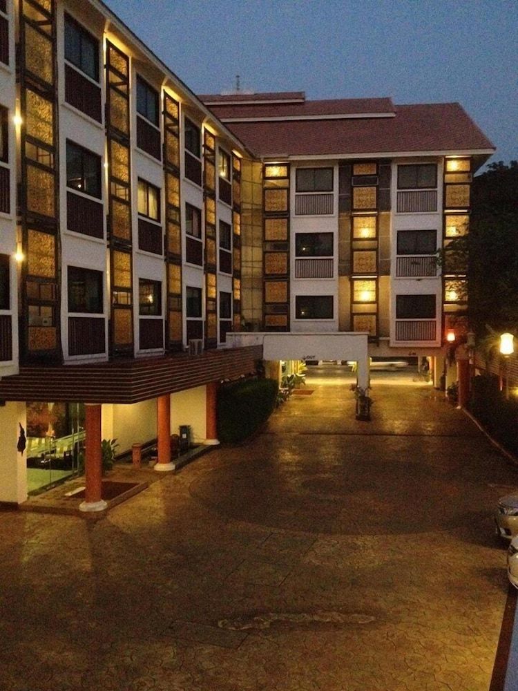 undefined Wangburapa Grand Hotel 3