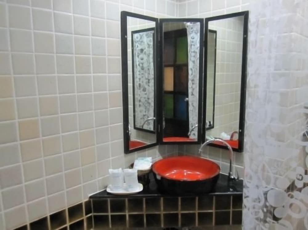 undefined Wangburapa Grand Hotel 6